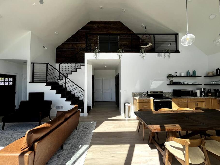 Red Rock Retreat Stunning Floor To Ceiling Views Villa Hatch Luaran gambar