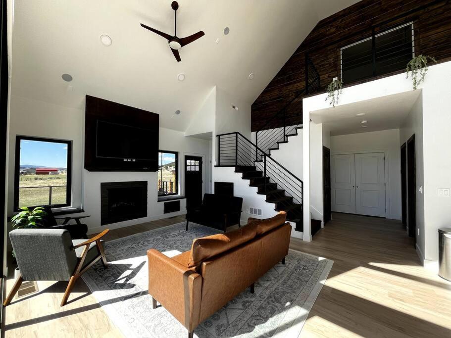 Red Rock Retreat Stunning Floor To Ceiling Views Villa Hatch Luaran gambar